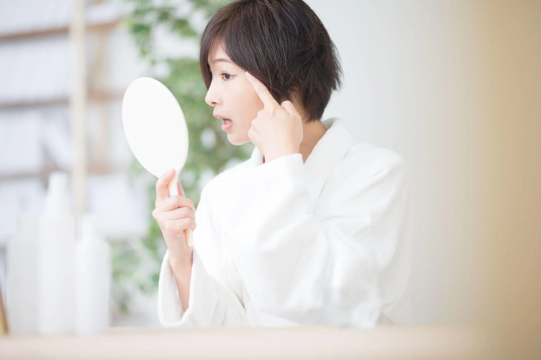 小じわは改善できる?セルフケア・美容医療でできる対策を紹介